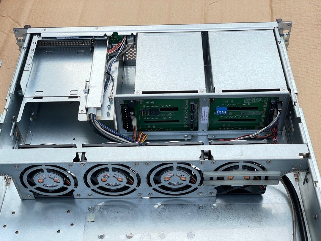 [DIY] Rack Mount Server Chassis with 6 HDD hotswap bay, 電腦＆科技, 商務用科技產品