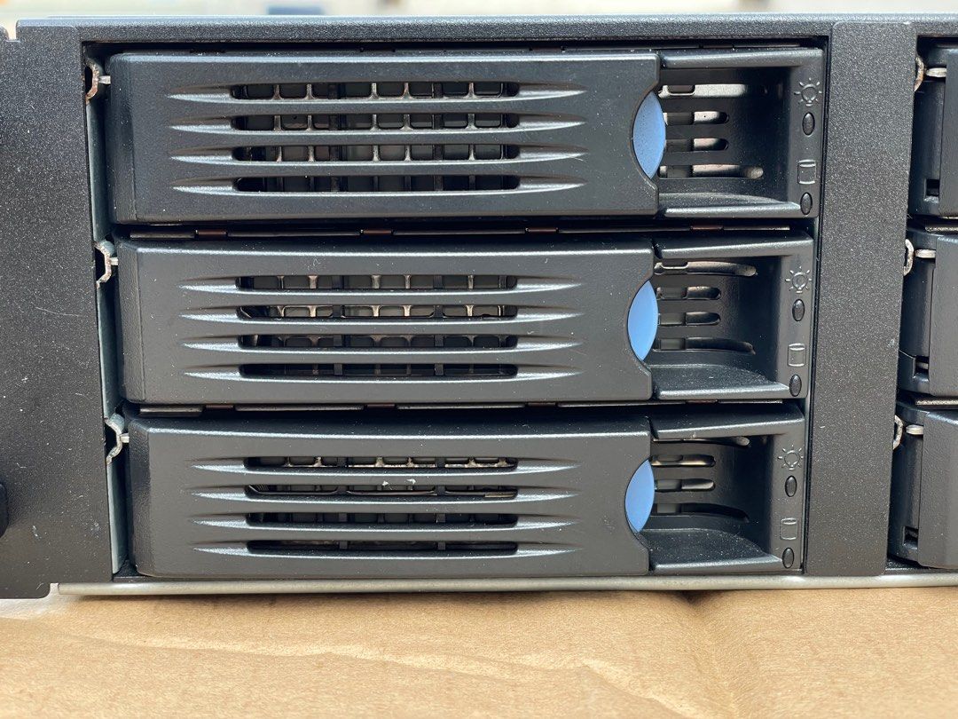 [DIY] Rack Mount Server Chassis with 6 HDD hotswap bay, 電腦＆科技, 商務用科技產品