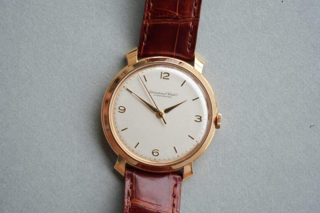 Red on sale gold watch