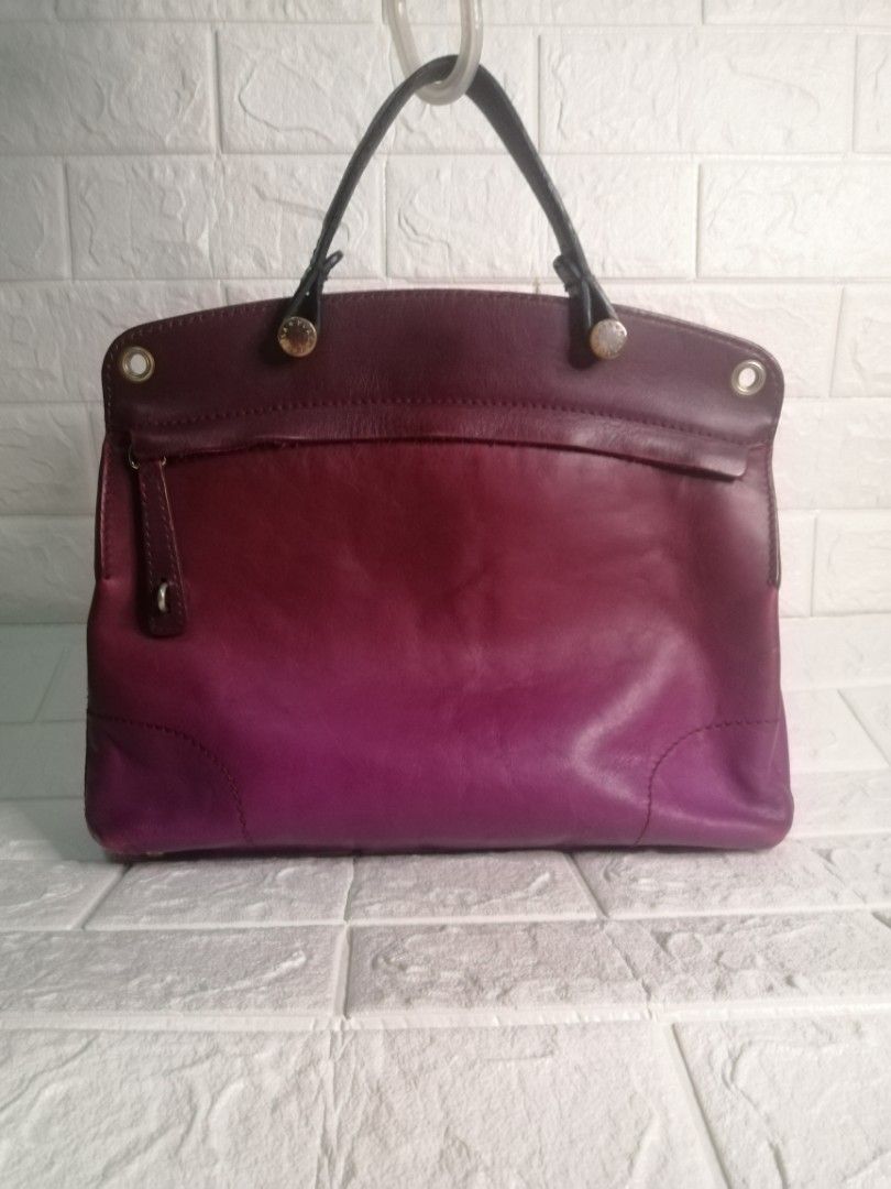 Furla Piper Medium Leather Satchel Bag (Category: Luxury Bags & Wallets) located in Las Pinas. Submitted by etoksi1234 (Listing ID 1205462633, Image 3). Description: Pre-loved Furla Piper Medium Leather Satchel Handbag. Normal signs of usage only. With provision for sling but no sling included. No lock. Last pic for reference only. Please manage your expectations. All sales are final. Kindly examine pictures carefully when buying online. No retur