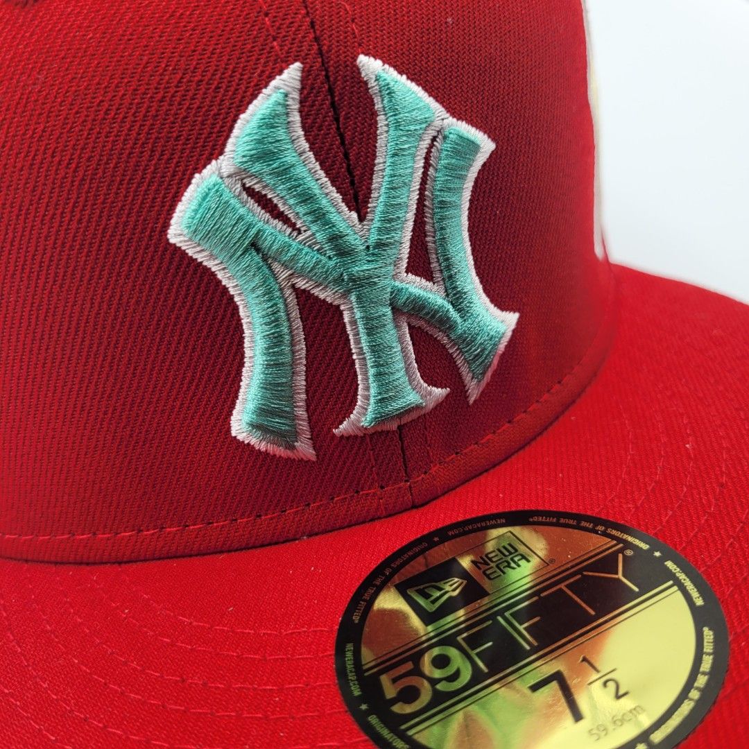 Supreme New York Yankees Kanji New Era Fitted Hat Red - FW22 - US