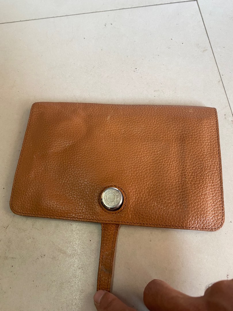 Hermes Passport holder/wallet with card compartment, Women's Fashion