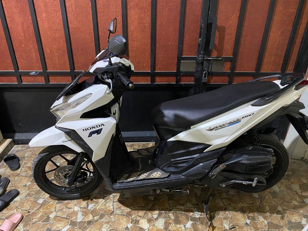 Honda Vario 150cc tahun 2015 Lengkap, Motor di Carousell