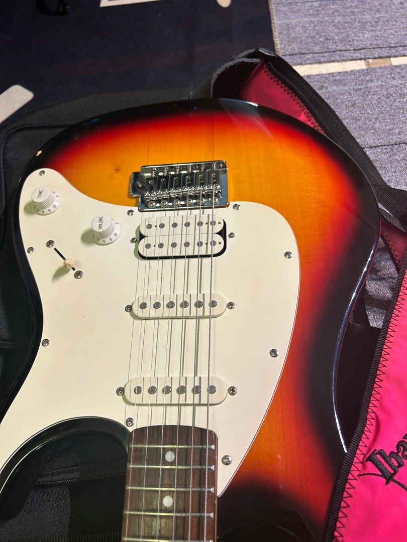 Peavy Raptor Sunburst Raptor Exp Electric Guitar w/ Protec Padded bag