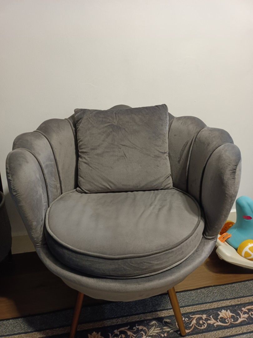 Kerusi Kerang + Meja Bulat, Furniture & Home Living, Furniture, Chairs