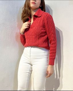 Knitted sweater w/ collar