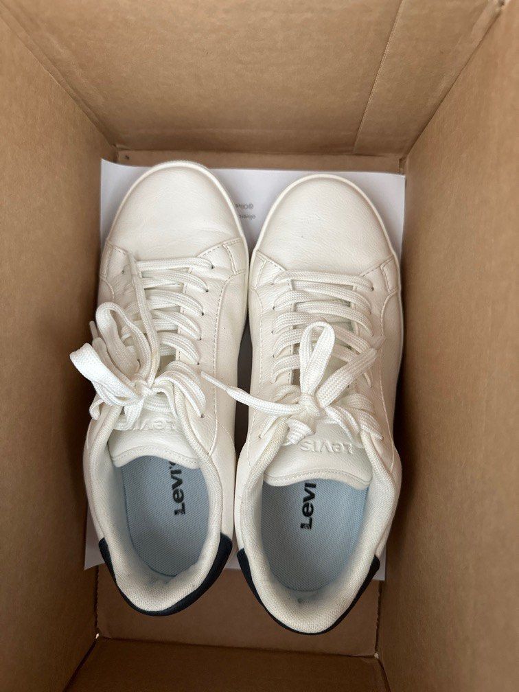 White levi 2025 sneakers