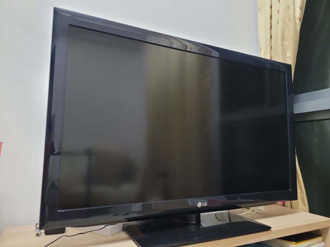 LG 42 inch TV, TV & Home Appliances, TV & Entertainment, TV on Carousell