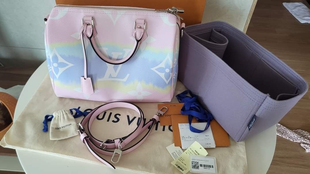 Limited ed ..bando 30 (Category: Luxury Bags & Wallets) located in Butuan. Submitted by jen_pre (Listing ID 1205428383, Image 2). Description: .