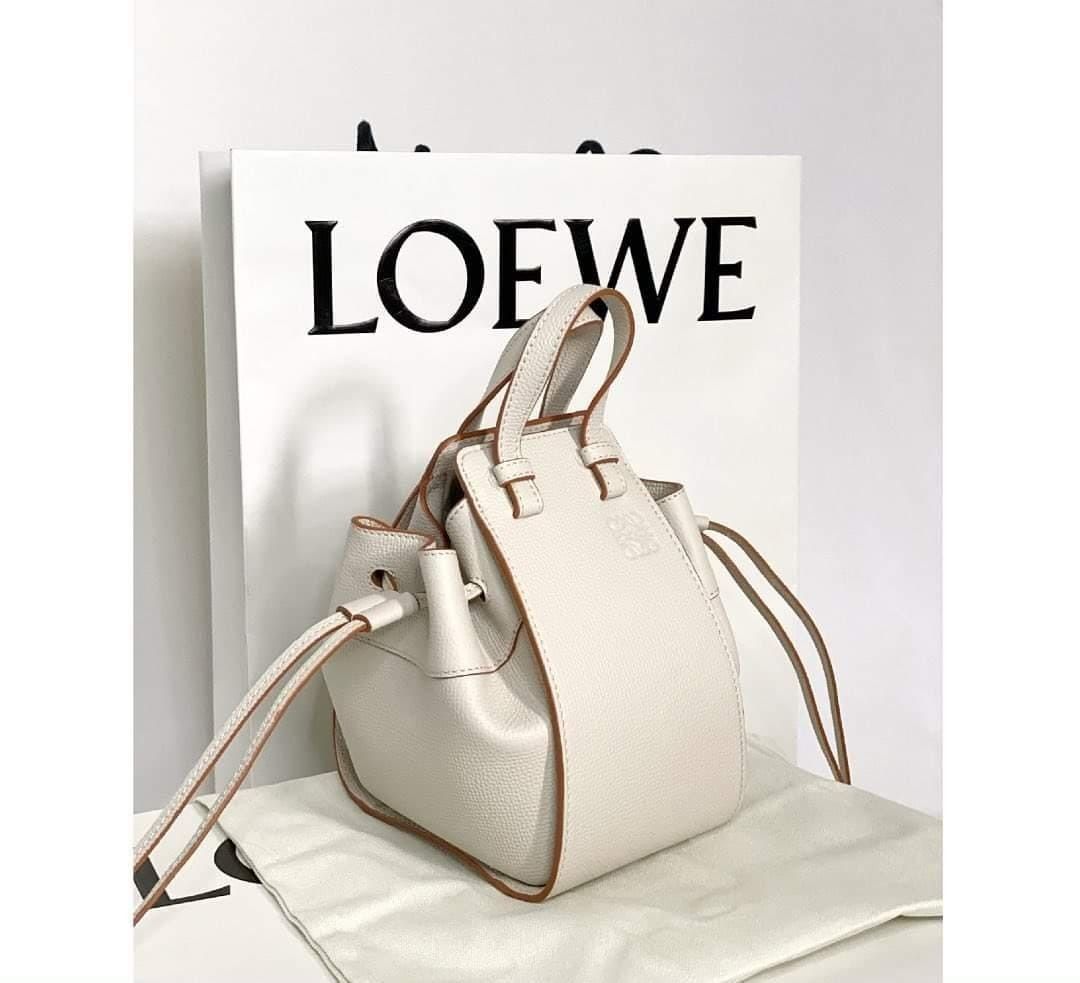 LOEWE ロエベ ハンモックスモール ライトゴースト レザー【471