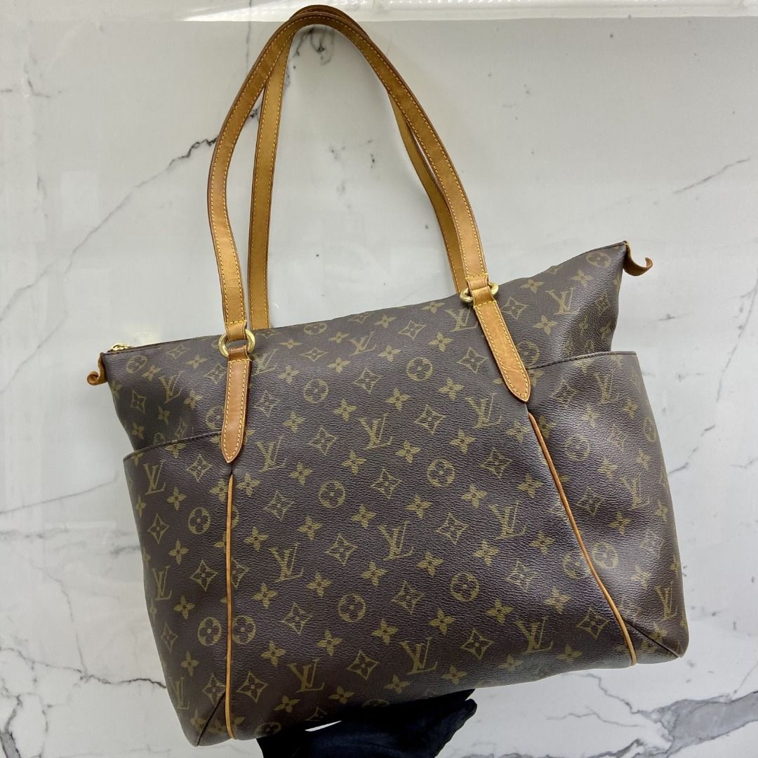 Preloved Louis Vuitton Totally GM, Luxury, Bags & Wallets on Carousell