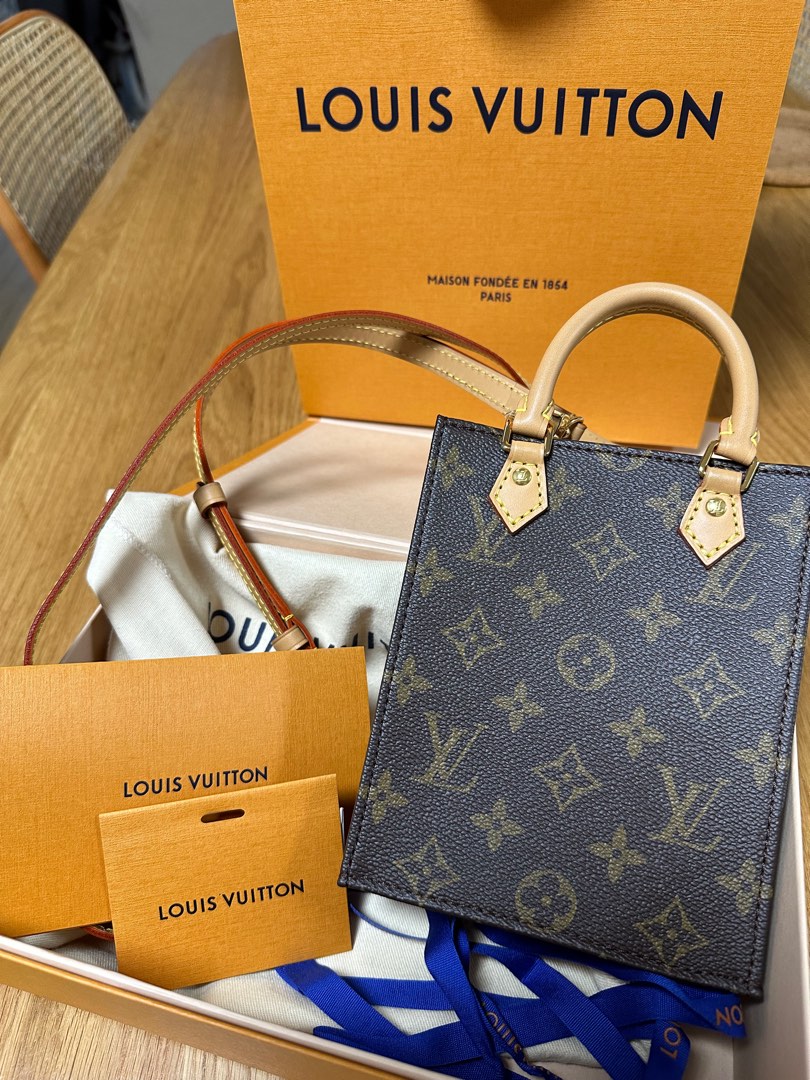 Like New LV Louis Vuitton Fold Me Pouch Monogram Canvas GHW(Cash S$1,450)