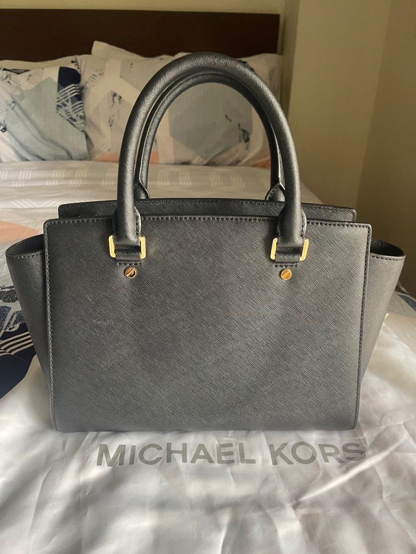 Michael Kors Selma Medium size (blush), Luxury, Bags & Wallets on Carousell