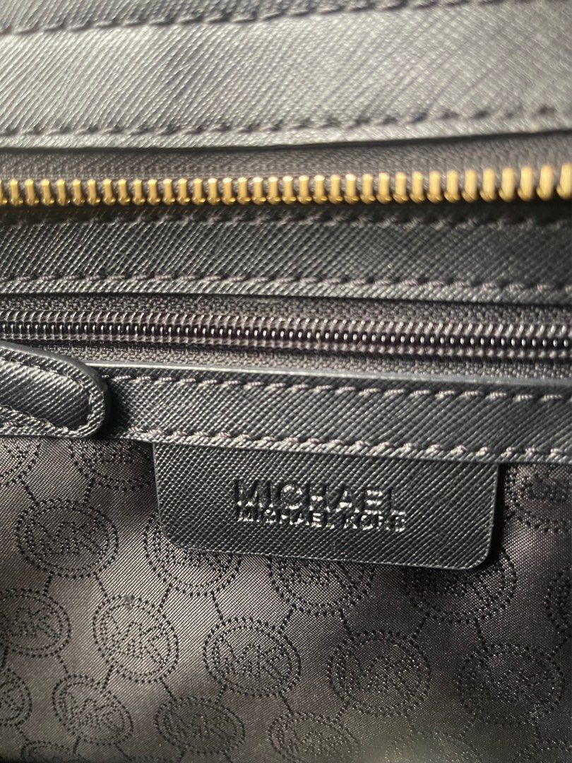 Michael Kors Selma Medium size (blush), Luxury, Bags & Wallets on Carousell