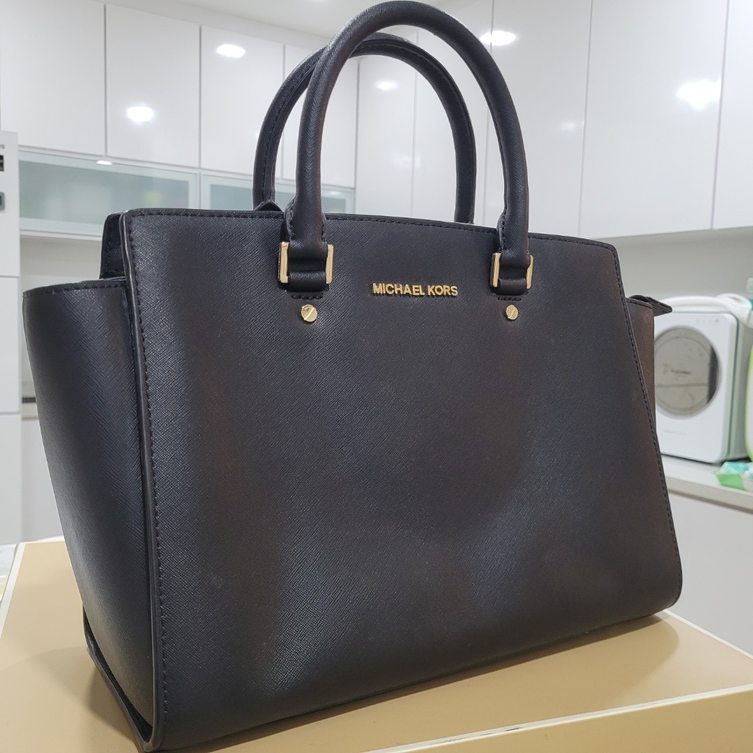 Michael Kors cross body bag 2019 collection Womens Fashion Bags   Wallets Crossbody Bags on Carousell