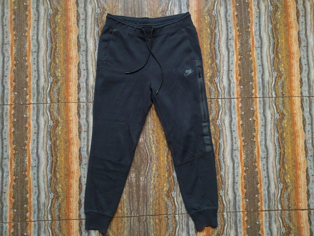 Nike Techfleece Pants Mens (Category: Activewear) located in Koronadal. Submitted by kenyakushop (Listing ID 1205634709, Image 1). Description: Nike Techfleece Pants Mens Size: Large on tag (30-34waist x 36-37l) Excellent No issues.