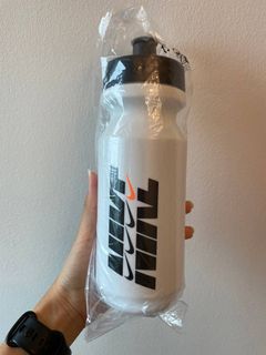 https://media.karousell.com/media/photos/products/2022/12/26/nike_water_bottle_white_1672064215_dcae0ec6_thumbnail.jpg