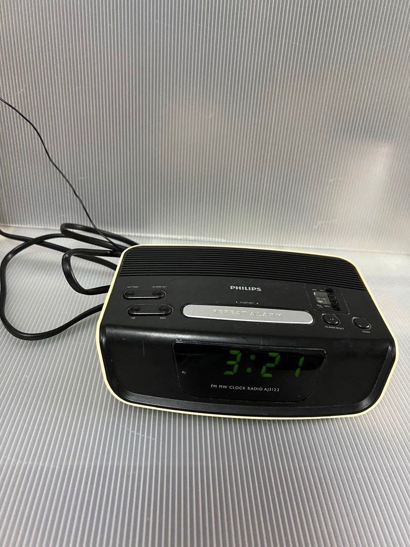 Philips FM/MW radio Aj3122, Audio, Portable Music Players on Carousell