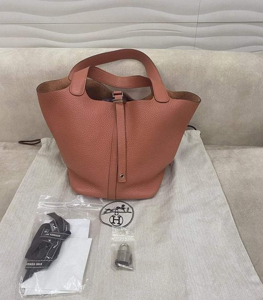 Picotin 22.good as new (Category: Luxury Bags & Wallets) located in Butuan. Submitted by jen_pre (Listing ID 1205555200, Image 1). Description: .
