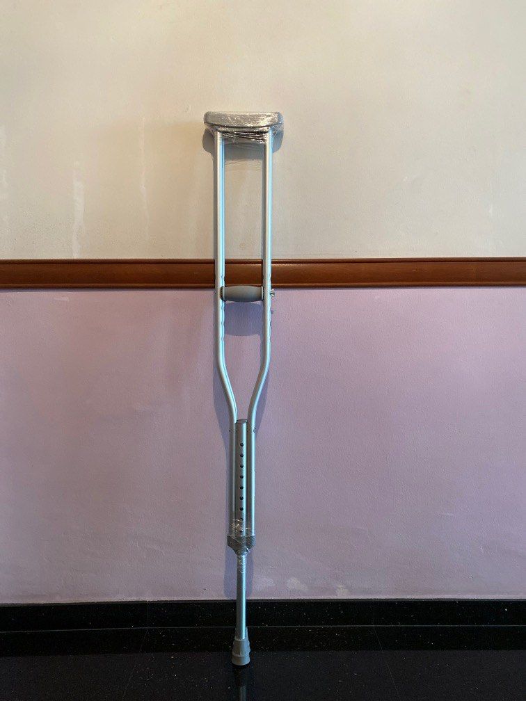 Standard Sized Crutches (Adult), Health & Nutrition, Braces, Support