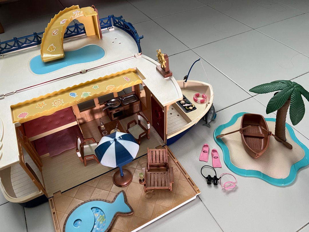 Sylvanian boat house shop