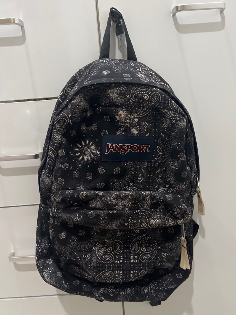 Tas Jansport Superbreak Original Bandana Paisley Hitam Putih, Barang