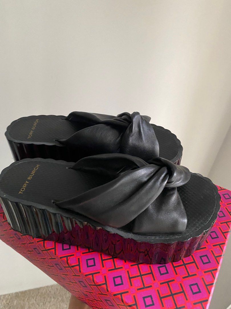 TORY BURCH KNOT SCALLOP WEDGES SLIDE