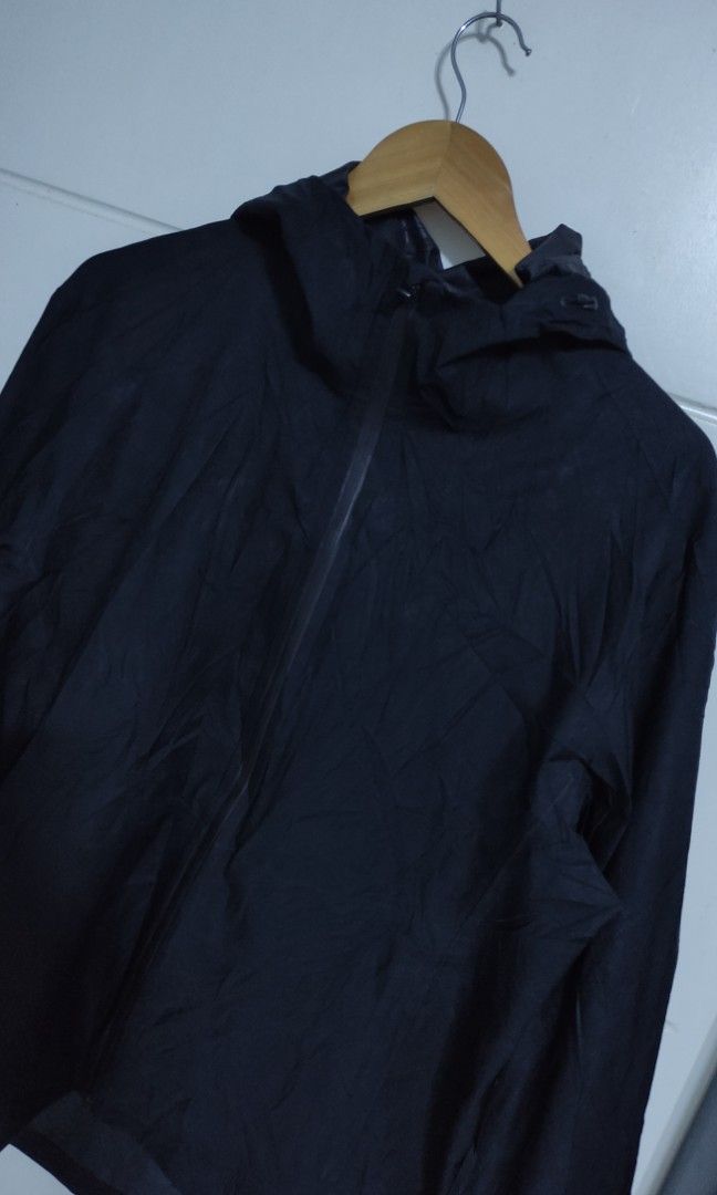 UNIQLO WATERPROOF JACKET, Men's Fashion, Coats, Jackets and Outerwear