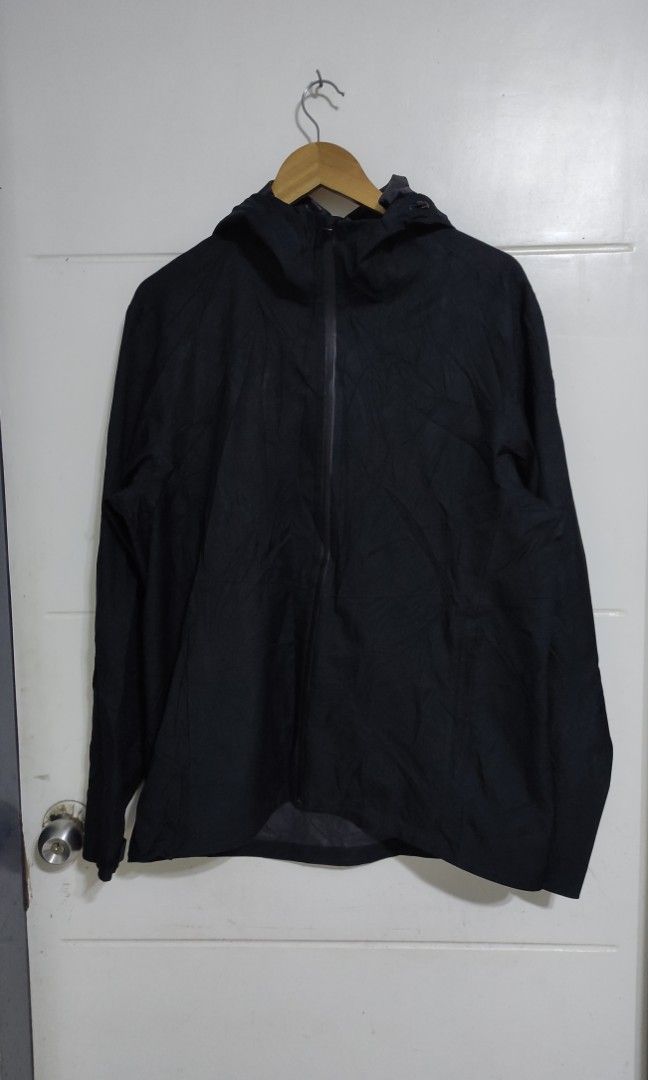 UNIQLO WATERPROOF JACKET, Men's Fashion, Coats, Jackets and Outerwear