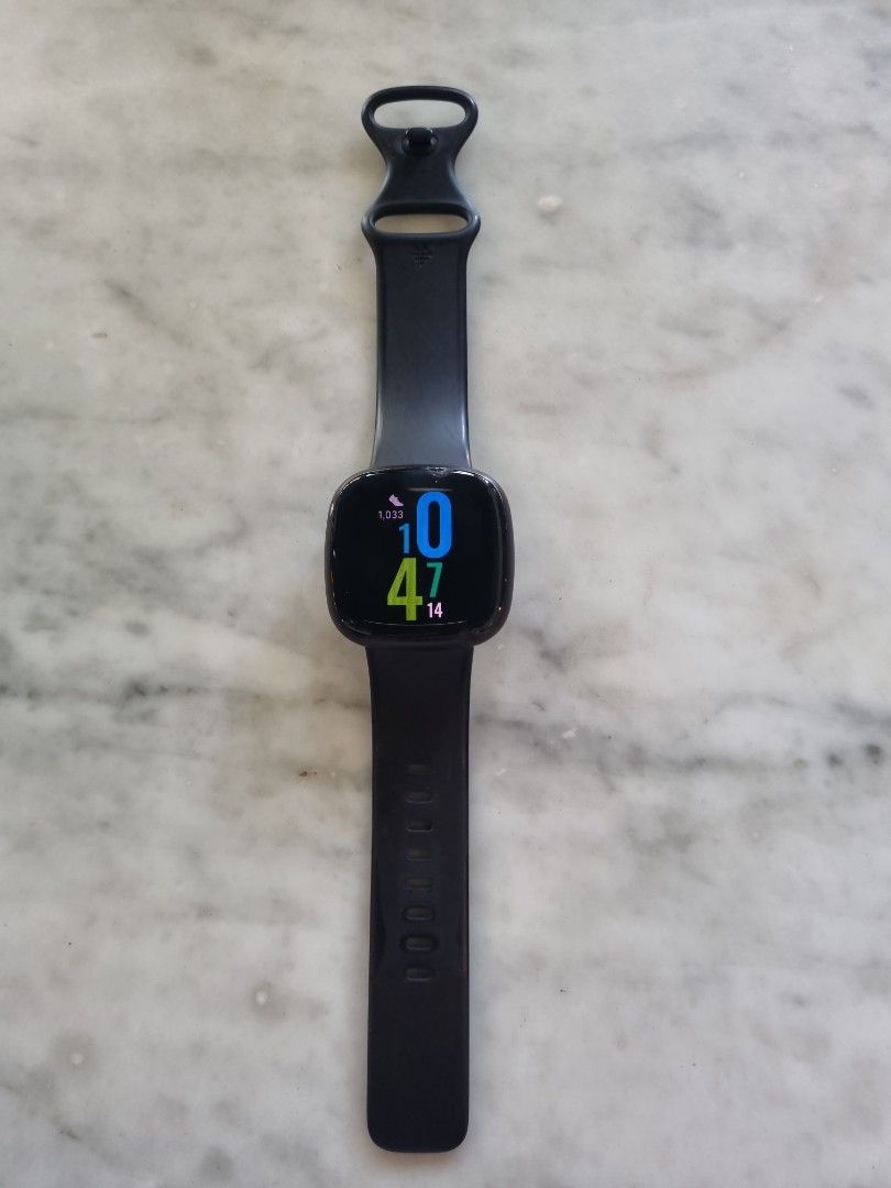 Used Fitbit versa 3