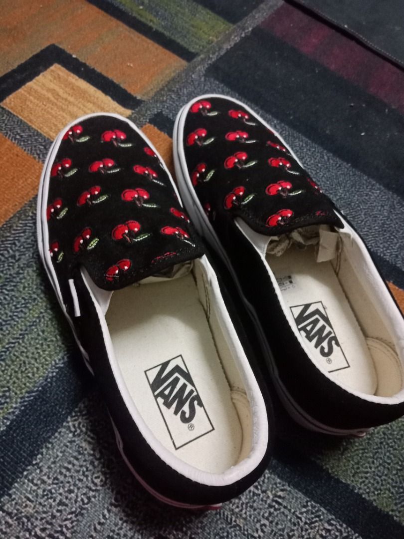 Vans slip on strawberry hotsell
