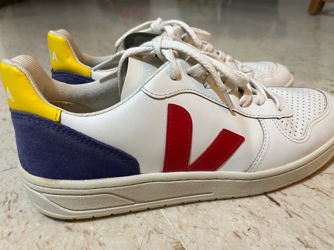 Veja size clearance 42