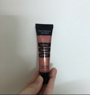 (Category: ) located in . Submitted by rosiespreloved_ (Listing ID 1198269571, Image 1). Description: .