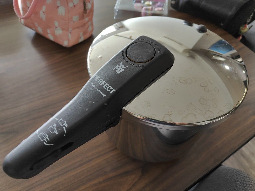 WMF pressure cooker 6.5L, TV & Home Appliances, Kitchen Appliances