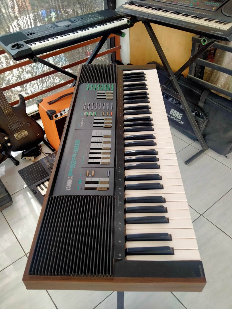 Yamaha PSR32 + Stand, Music & Media, Instruments on Carousell