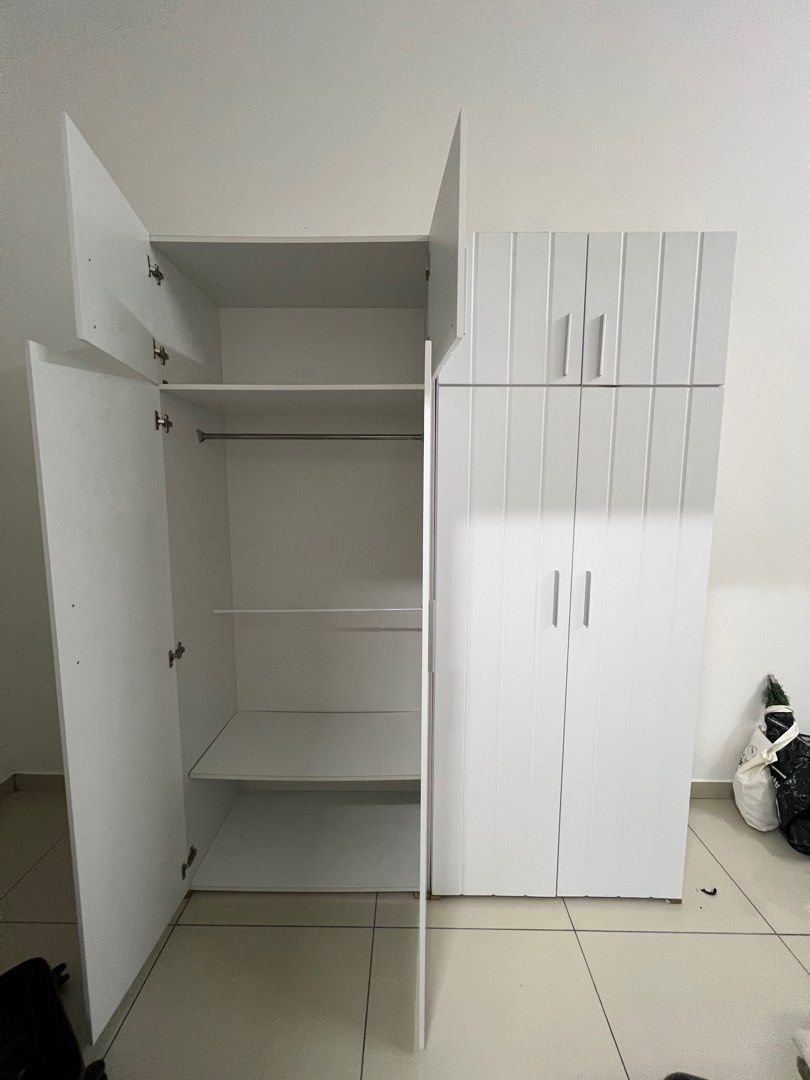 Decofurn store white wardrobe