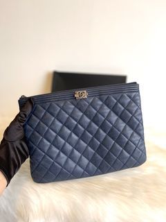 Brand New! Chanel Mini O Case. Caviar GHW. Microchip. Full set with  receipt. *Comes with third party chain to wear as crossbody., Luxury, Bags  & Wallets on Carousell