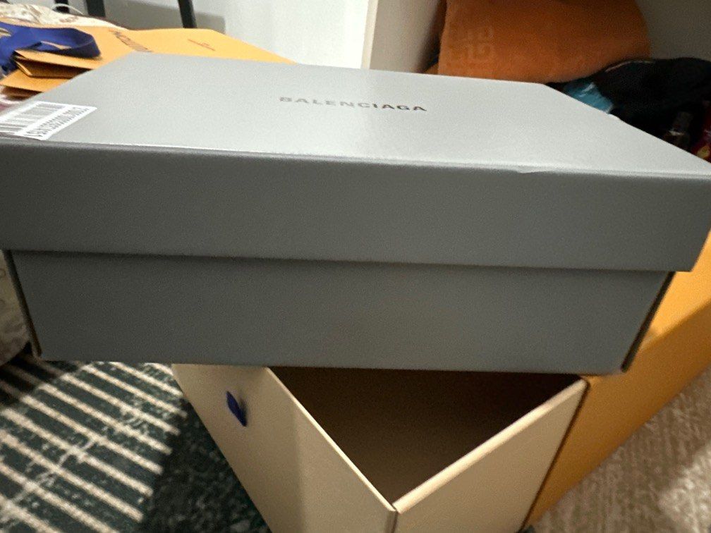 Fake balenciaga sales shoe box
