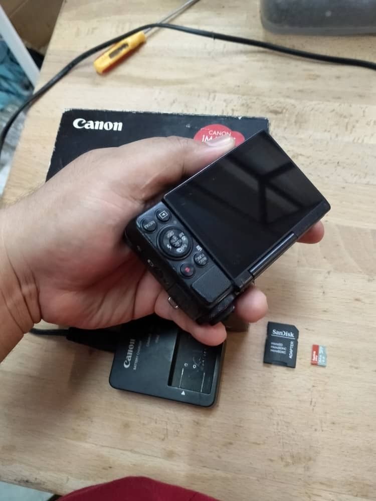 Canon G7x mark i , first edition Full set with dual battery and SD card