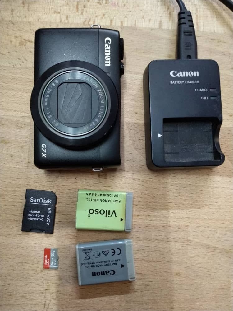 Canon G7x mark i , first edition Full set with dual battery and SD card