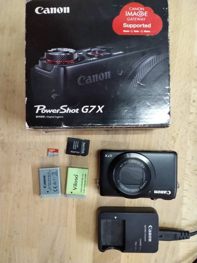 Canon G7x mark i , first edition Full set with dual battery and SD card