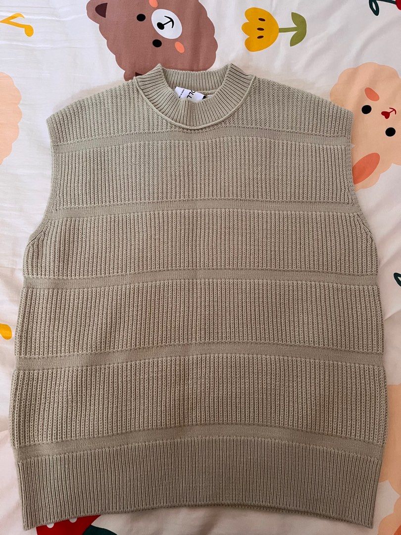 Collusion knitwear (Category: Vests) located in Singapore. Submitted by shop_galaxy (Listing ID 1205660708, Image 1). Description: BRAND NEW Size XS, but it’s oversize so it’s M for regular fit PTP: 55 LENGTH:71.
