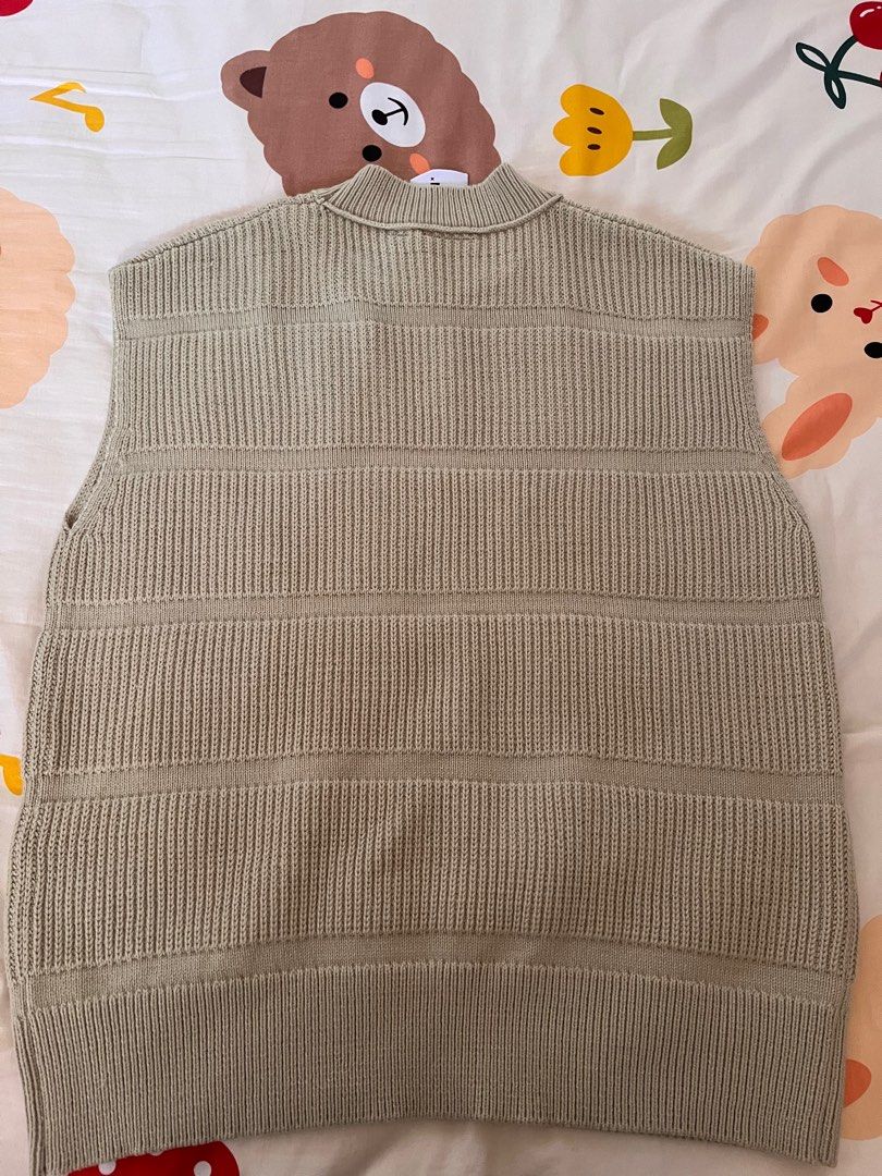 Collusion knitwear (Category: Vests) located in Singapore. Submitted by shop_galaxy (Listing ID 1205660708, Image 2). Description: BRAND NEW Size XS, but it’s oversize so it’s M for regular fit PTP: 55 LENGTH:71.