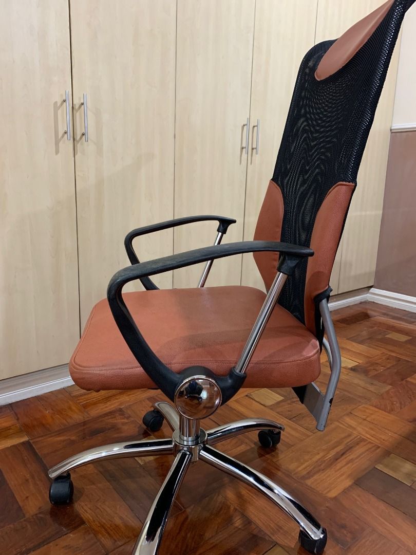 Dimensione Computer Office Swivel Chair (Category: Chairs) located in Quezon City. Submitted by r.ruste (Listing ID 1205744246, Image 2). Description: Color: Brown Condition: Used, reupholstered, perfectly working hydraulics Make: Synthetic leather seat, mesh backrest, steel base Originally priced at P7000 .