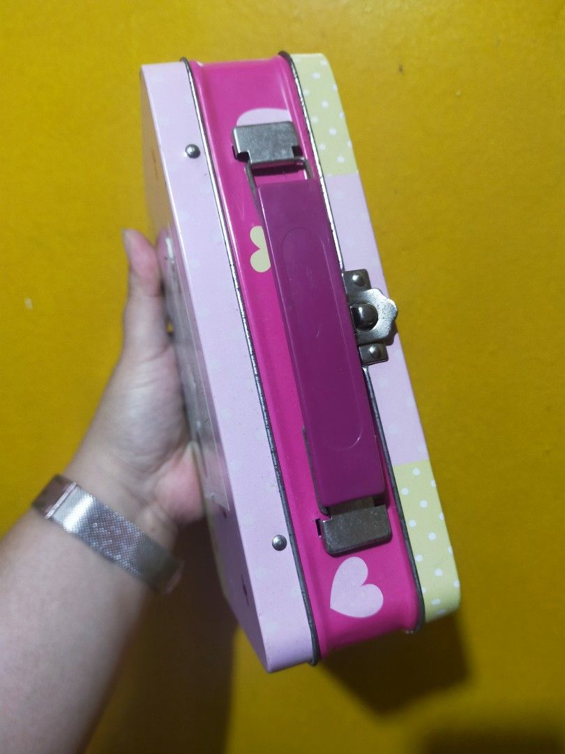 Hello Kitty Lunchbox (Category: Food Organization & Storage) located in Pasig City. Submitted by alingjanang (Listing ID 1205851604, Image 3). Description: .