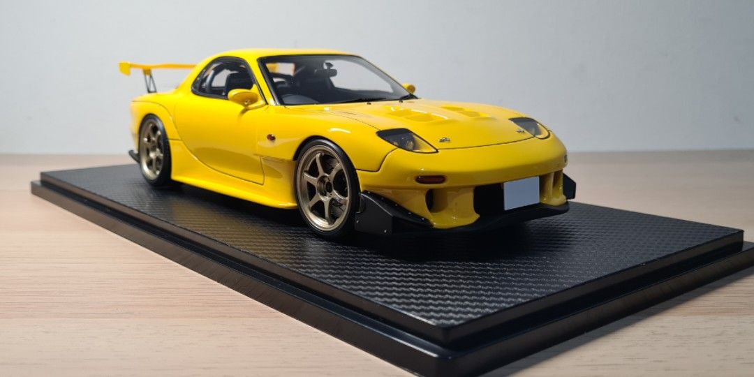 Ignition Model 1/18 Mazda RX-7 FD3S Yellow (Initial D), Hobbies