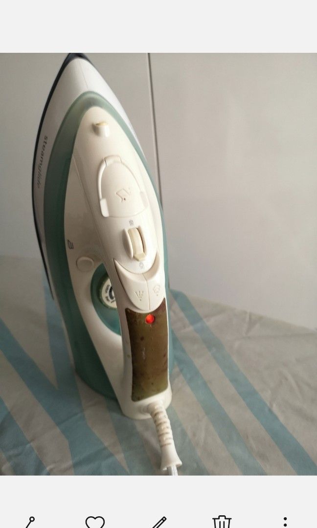 Leifheit Ironing board with extra cover and free iron, Furniture & Home