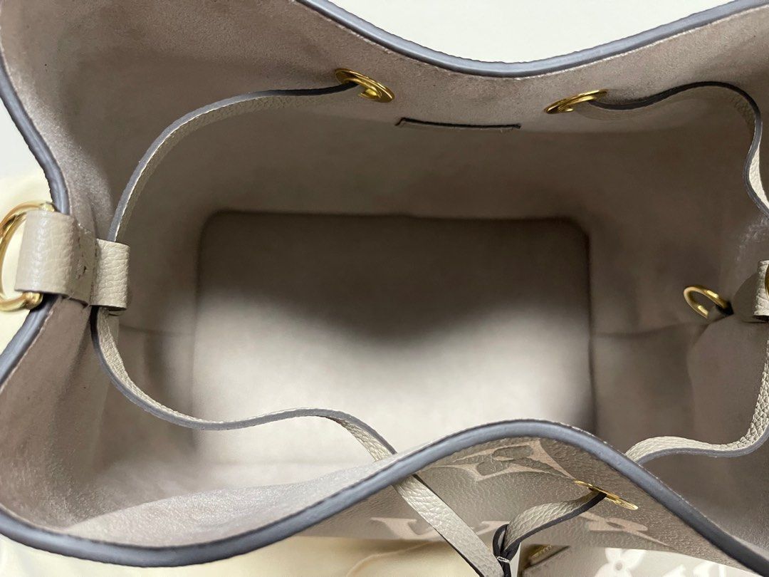 Replica Louis Vuitton NeoNoe MM Bag In Tourterelle Gray Leather M45555  BLV670