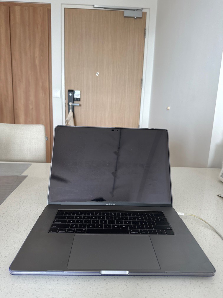 macbook pro 15 inch 2017 maximum battery cycle