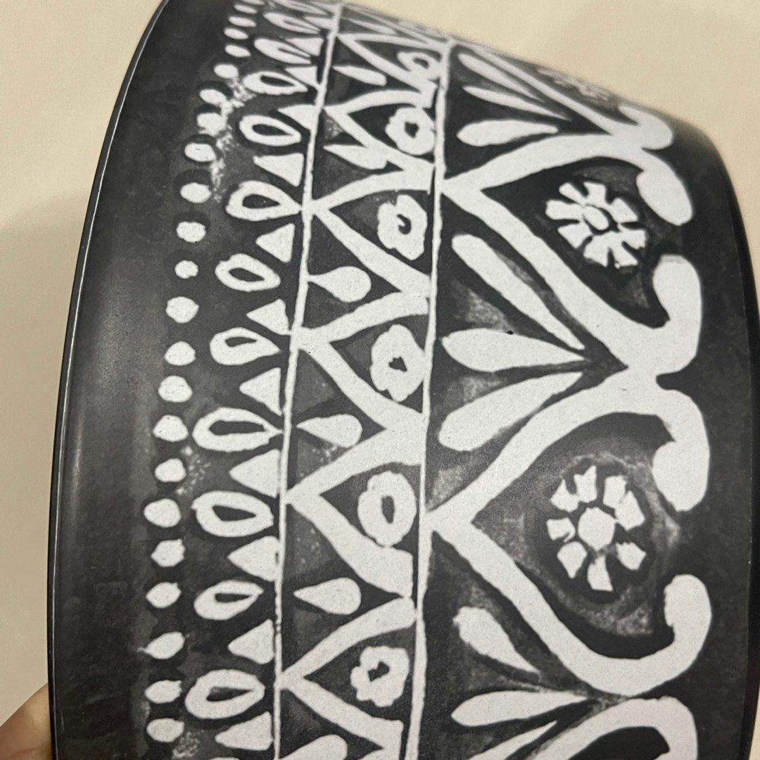 Member’s mark bamboo melamine black white pattern salad bowl (Category: Dinnerware & Cutlery) located in Manila. Submitted by hodlclub (Listing ID 1205795658, Image 3). Description: Brand new Bamboo melamine Dishwasher safe 25.5x25.5cm.